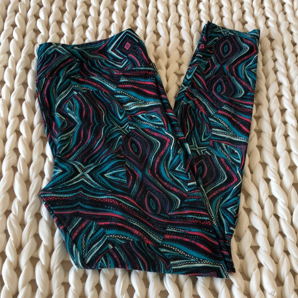 LIKE NEW LuLaRoe Tall & Curvy Printed Leggings